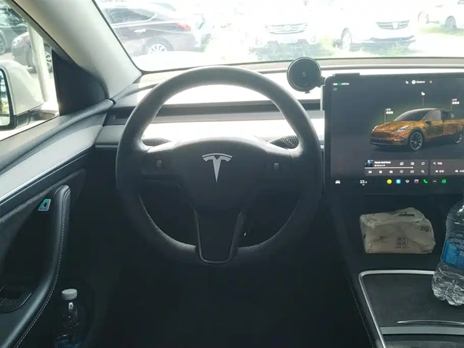 Tesla Model Y 2024 — фото 15