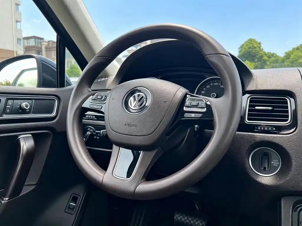 Volkswagen Touareg 2016 — фото 11