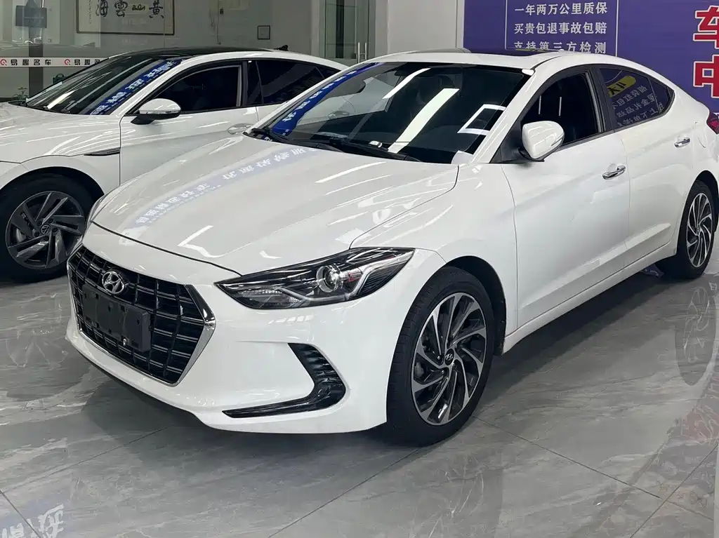 Hyundai Elantra 2020 — фото 1