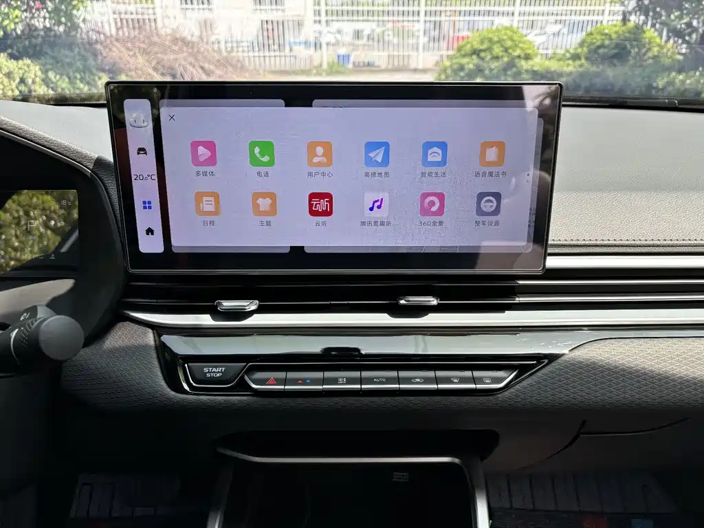 Geely Emgrand 2025 — фото 12