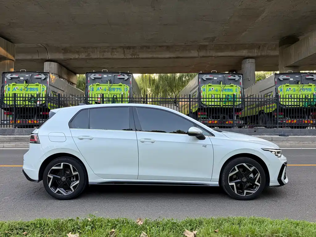 Volkswagen Golf 2025