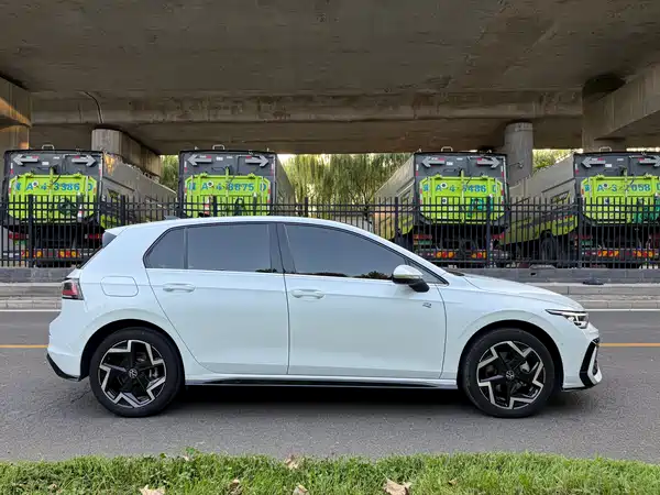 Volkswagen Golf 2025