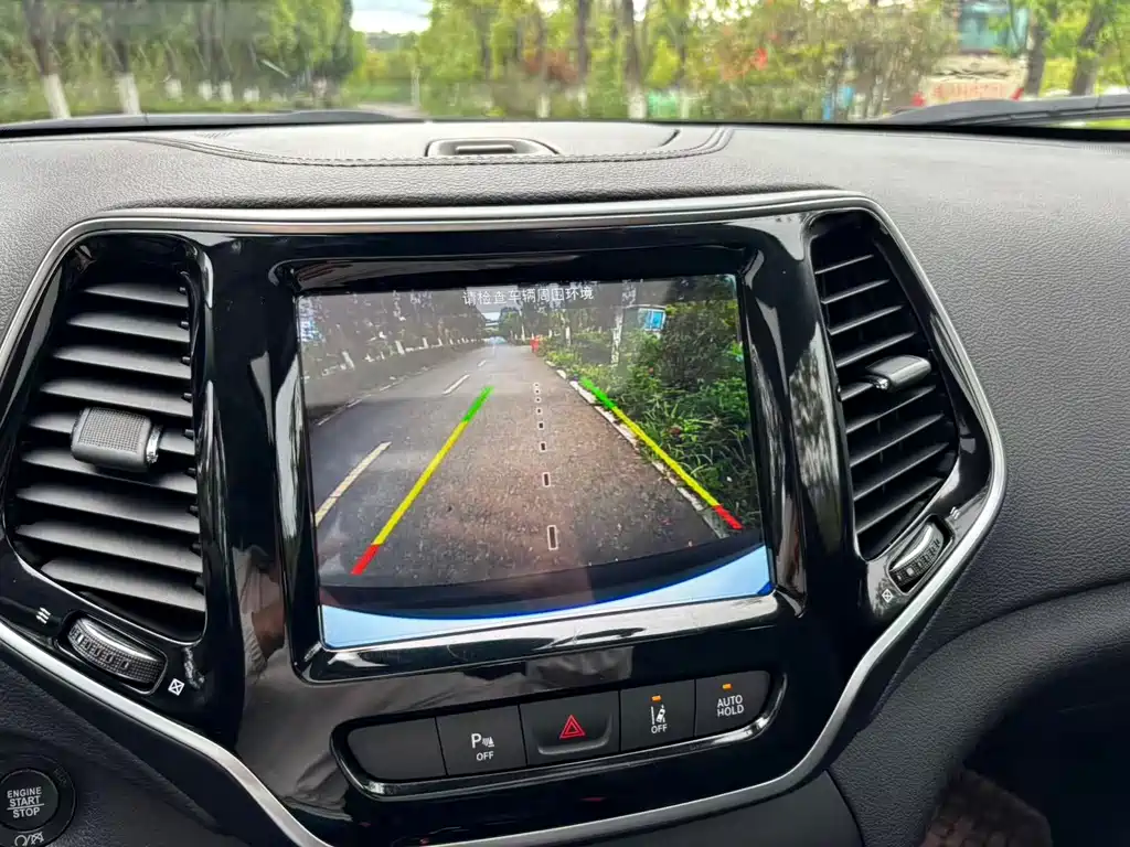 Jeep Cherokee 2019 — фото 26