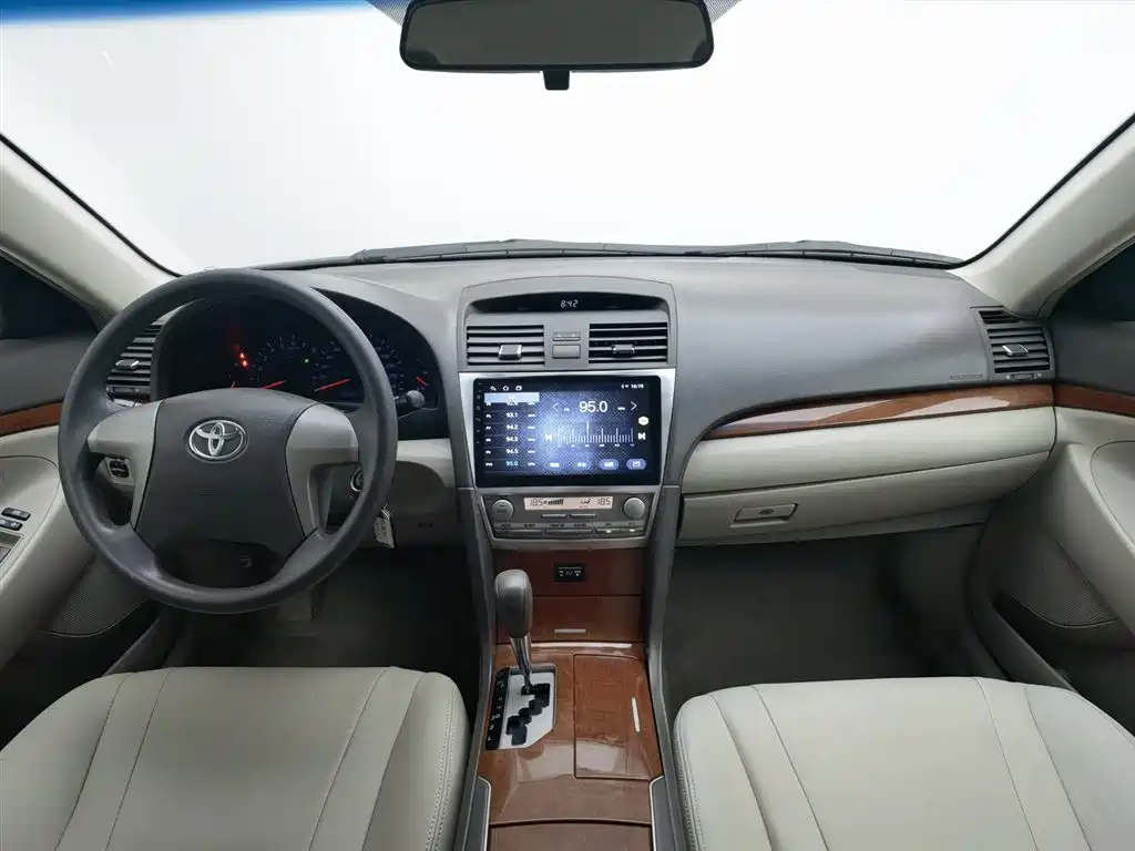 Toyota Camry 2016 — фото 5
