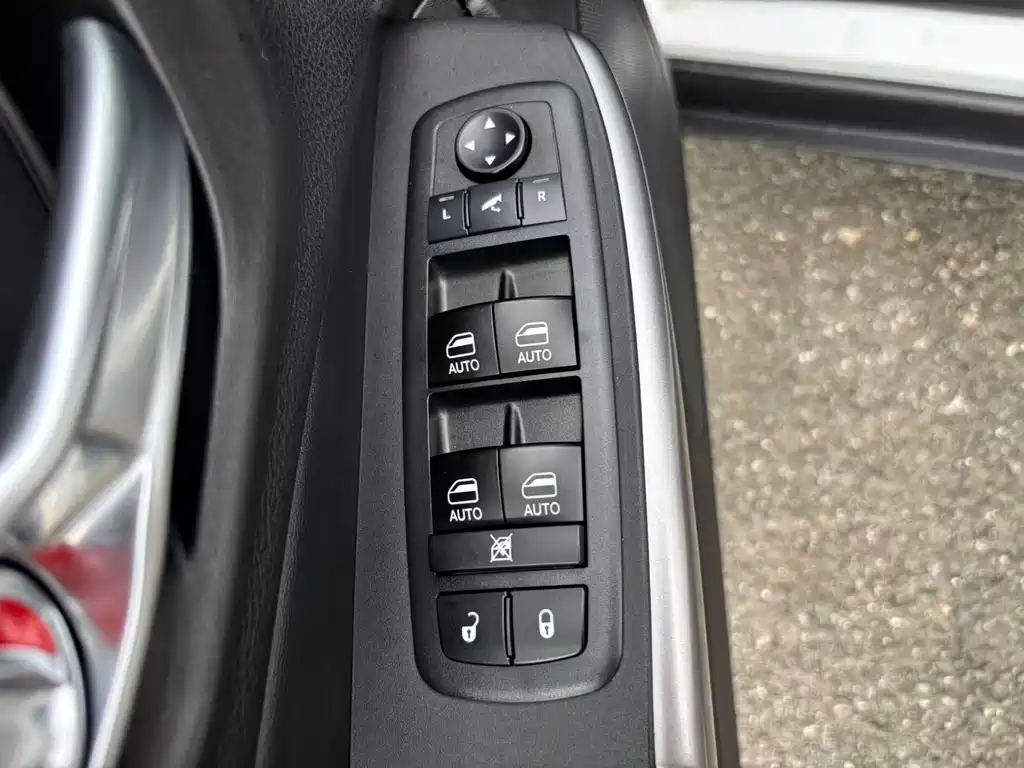 Jeep Cherokee 2019 — фото 16
