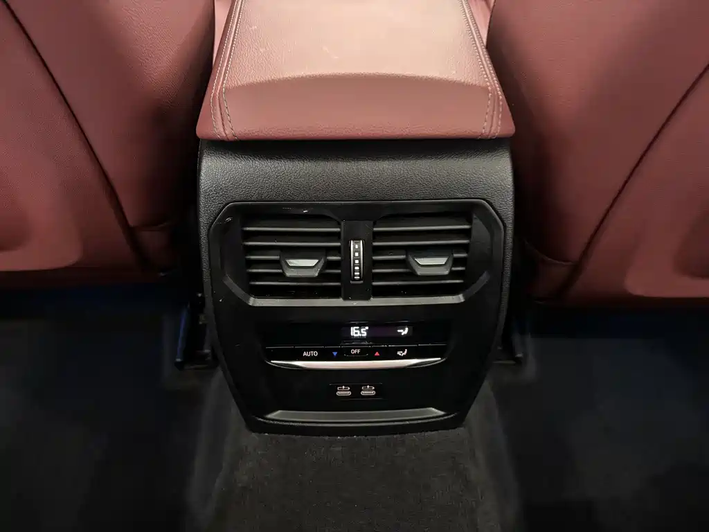 BMW 3 Series 2025 — фото 20