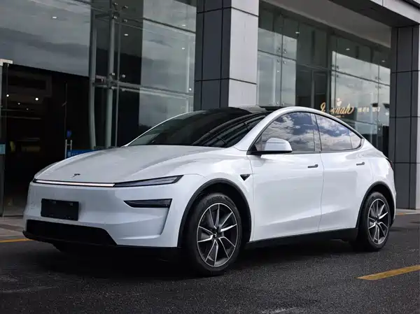 Tesla Model Y 2025