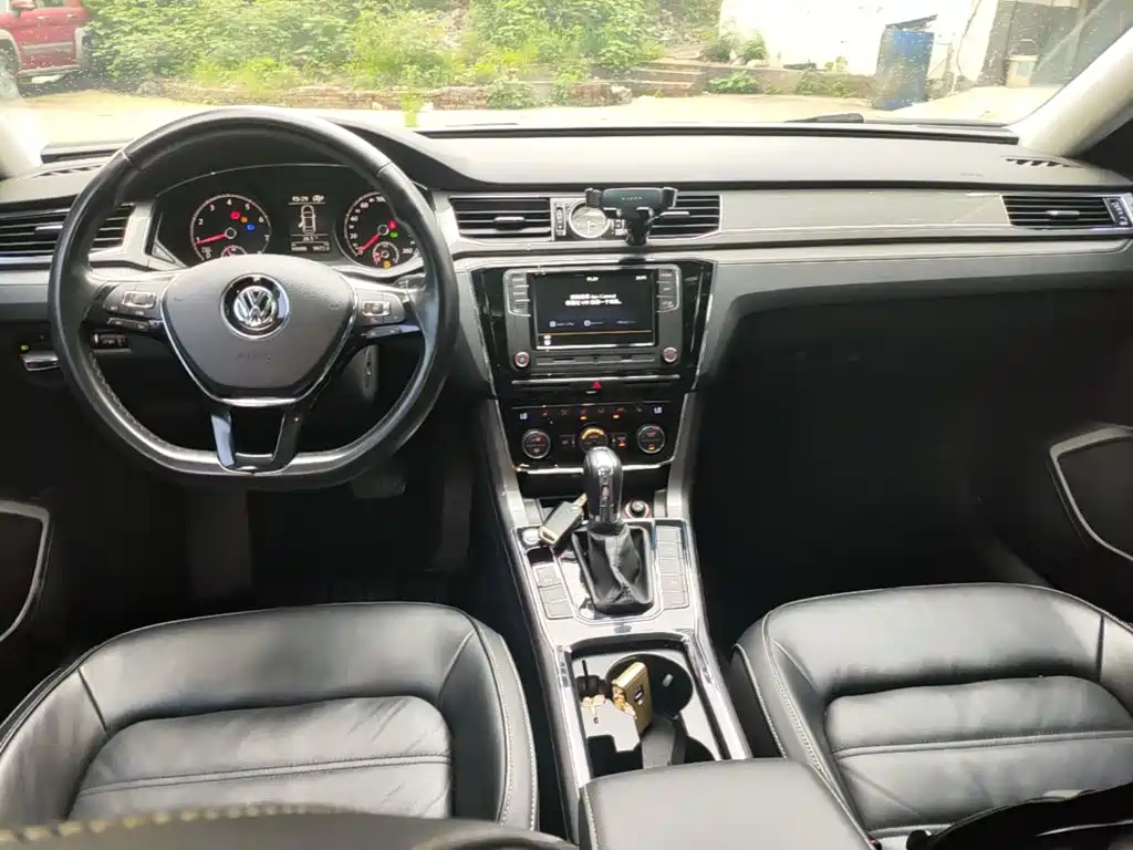 Volkswagen Passat 2018 — фото 10