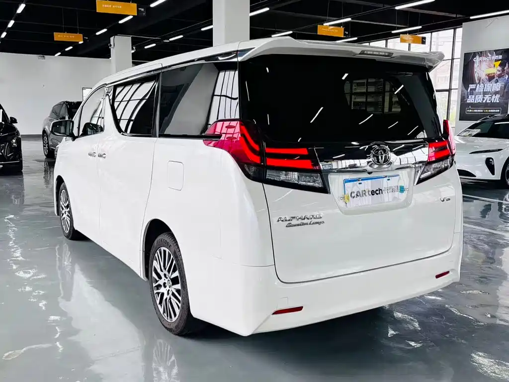 Toyota Alphard 2017 — фото 8