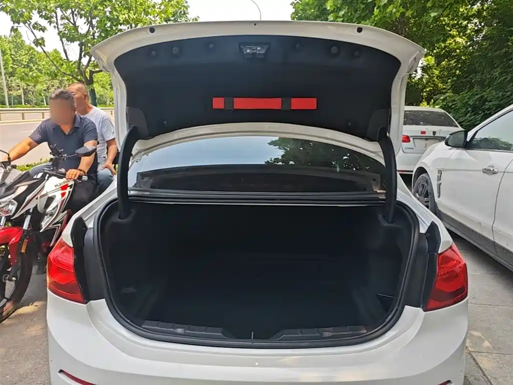 BMW 1 Series 2019 — фото 19