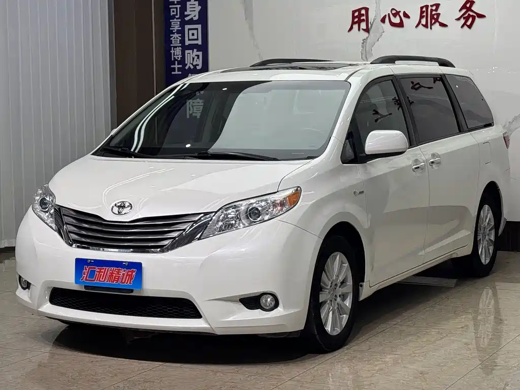 Toyota Sienna 2017 — фото 1
