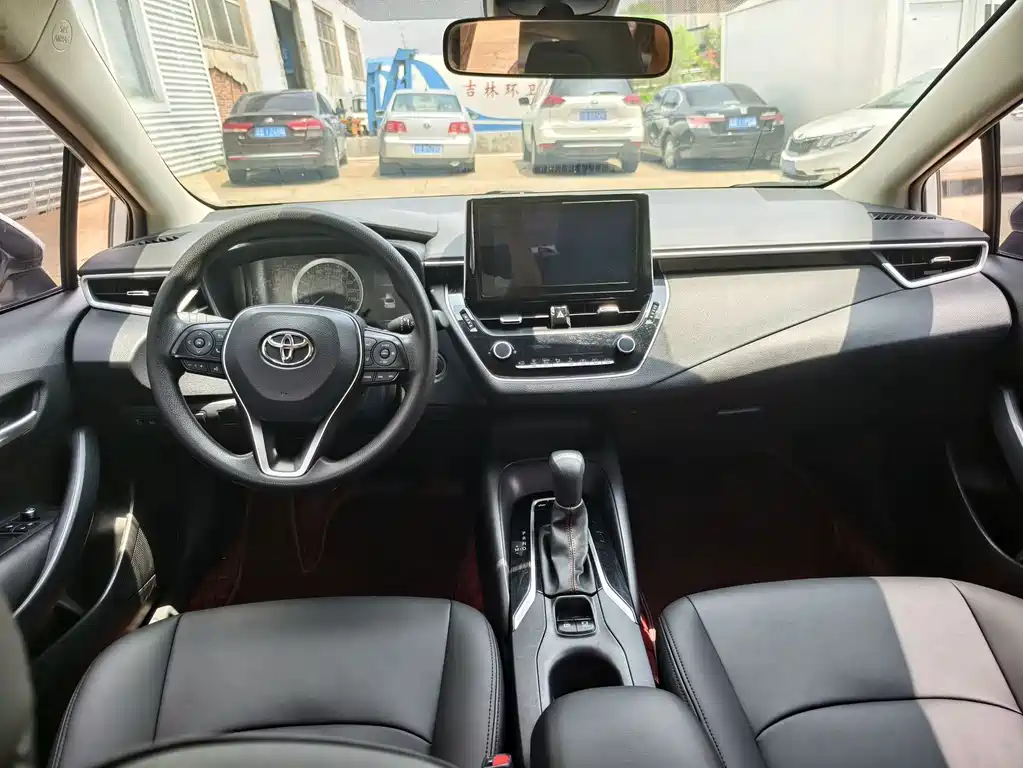 Toyota Corolla 2023 — фото 10