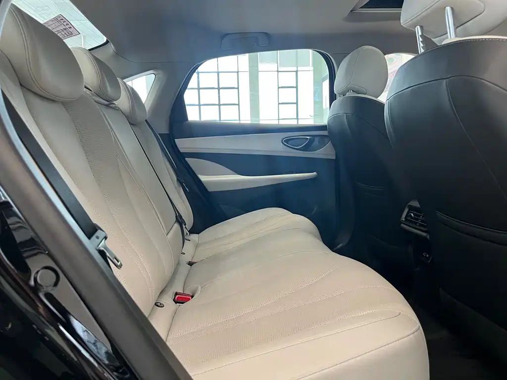 BYD Seal 05 DM-i 2025 — фото 9
