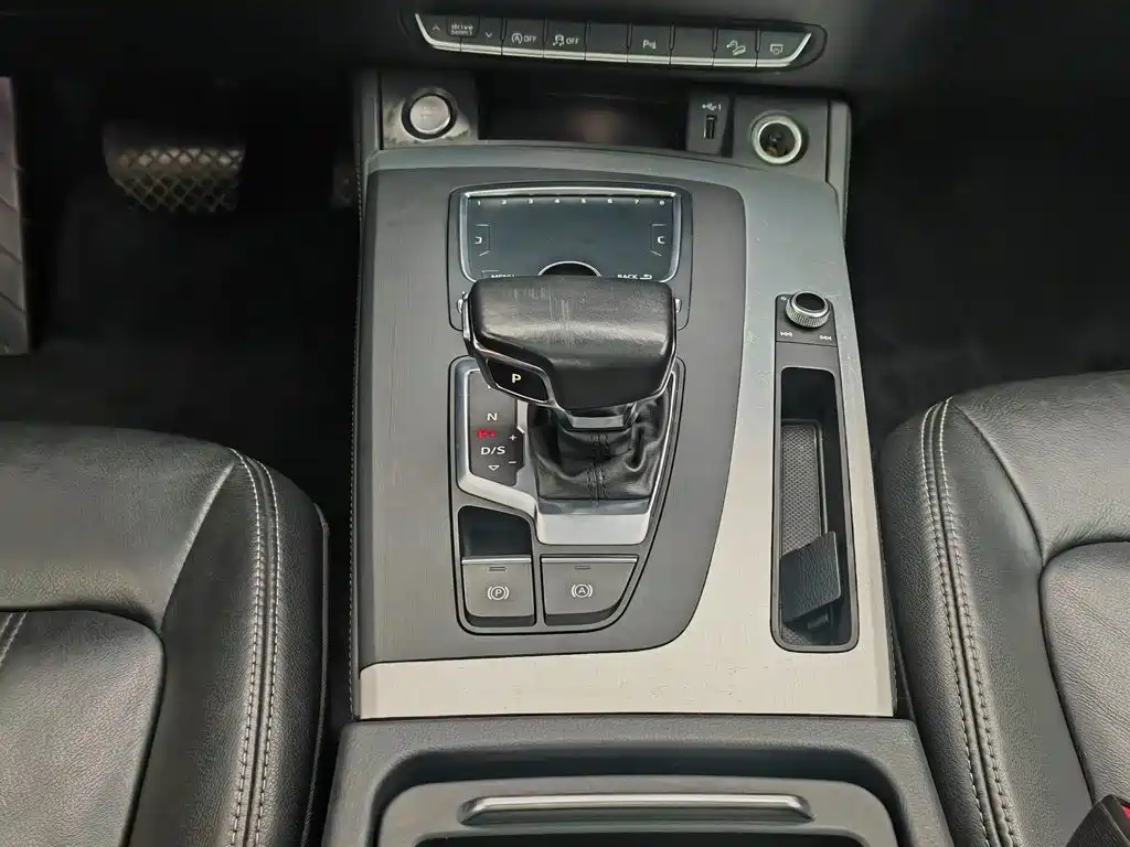 Audi Q5L 2020 — фото 13
