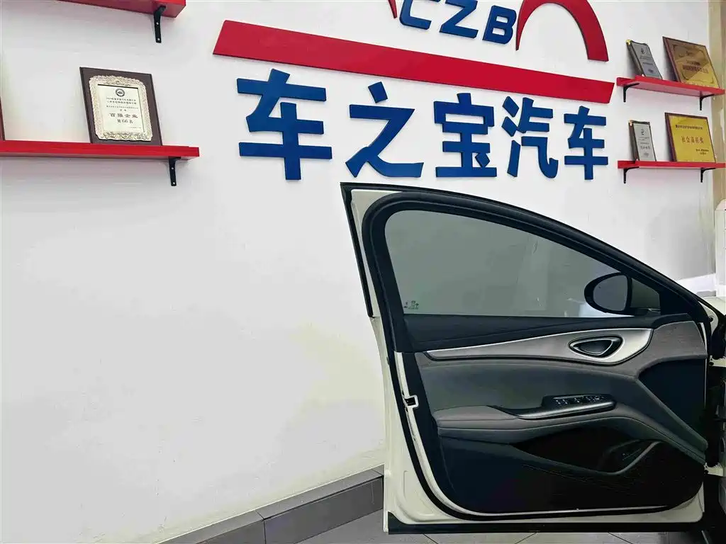 BYD Seal 07 DM-i 2025 — фото 21
