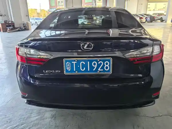 Lexus ES 2017
