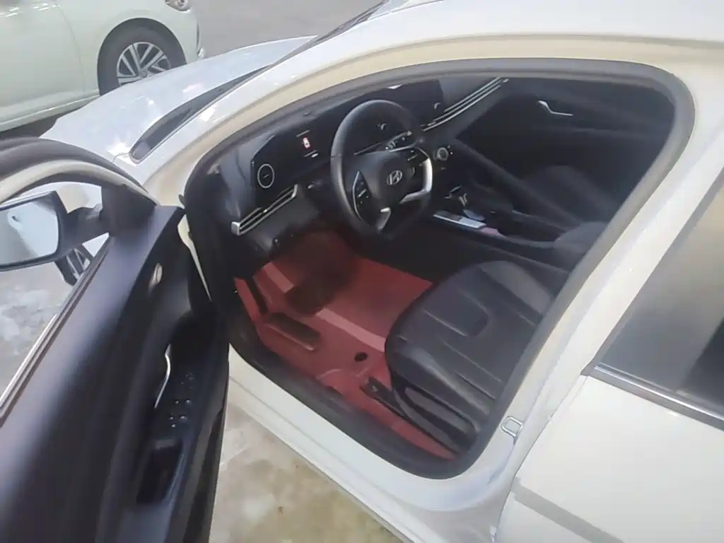 Hyundai Elantra 2023 — фото 16