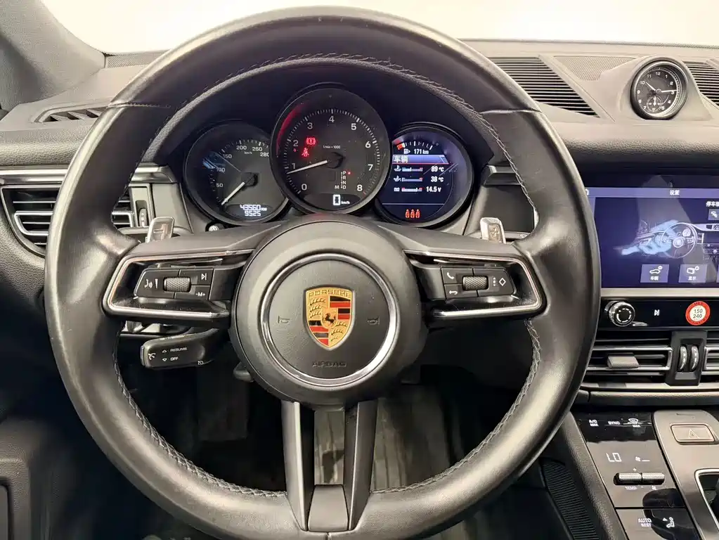 Porsche Macan 2023 — фото 9