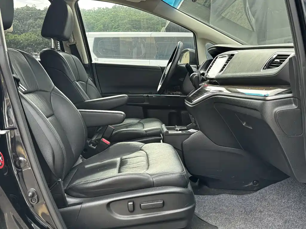 Honda Odyssey 2017 — фото 14