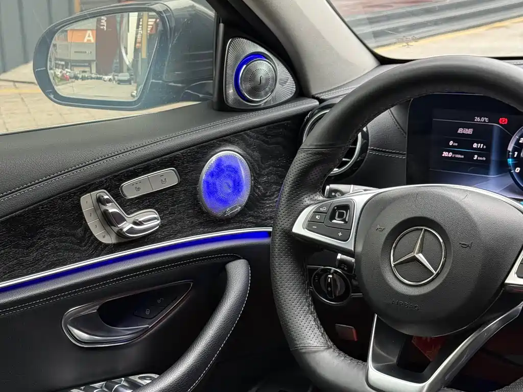 Mercedes-Benz E-Class 2018 — фото 33