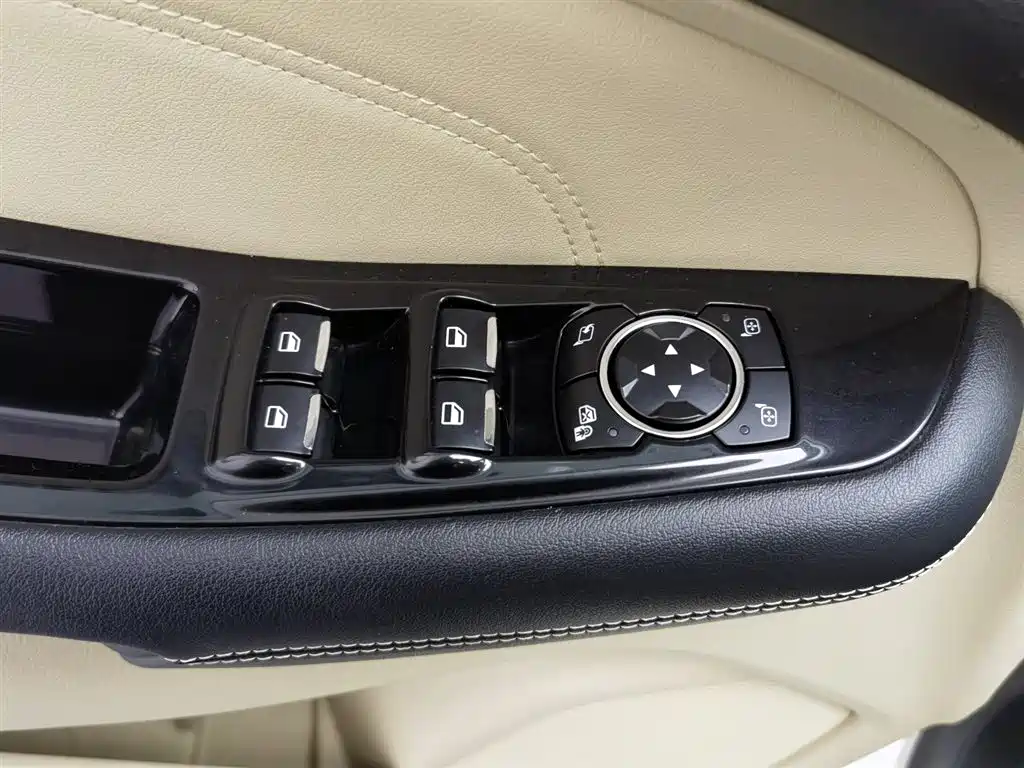 Ford Edge 2015 — фото 9