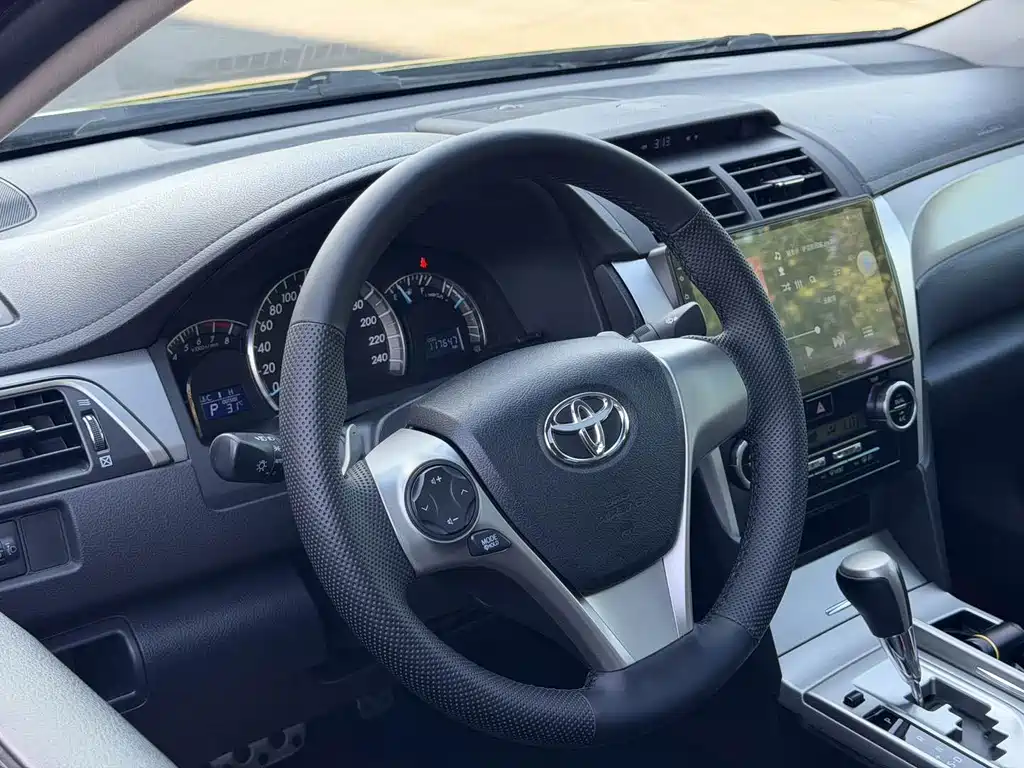 Toyota Camry 2015 — фото 7