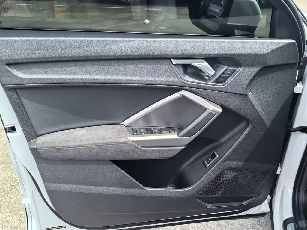 Audi Q3 2023 — фото 10