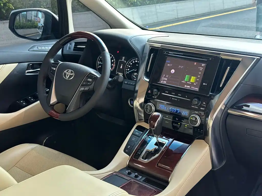 Toyota Alphard 2016 — фото 10