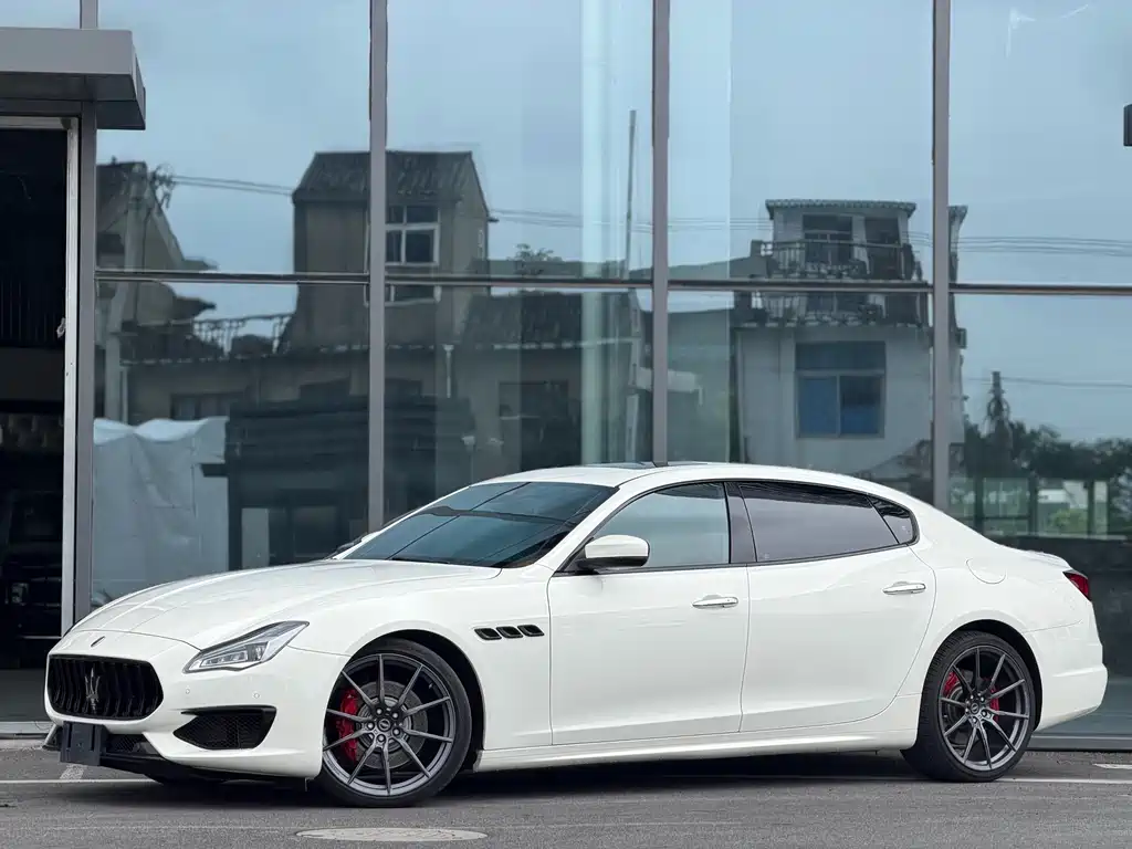 Maserati Quattroporte 2022