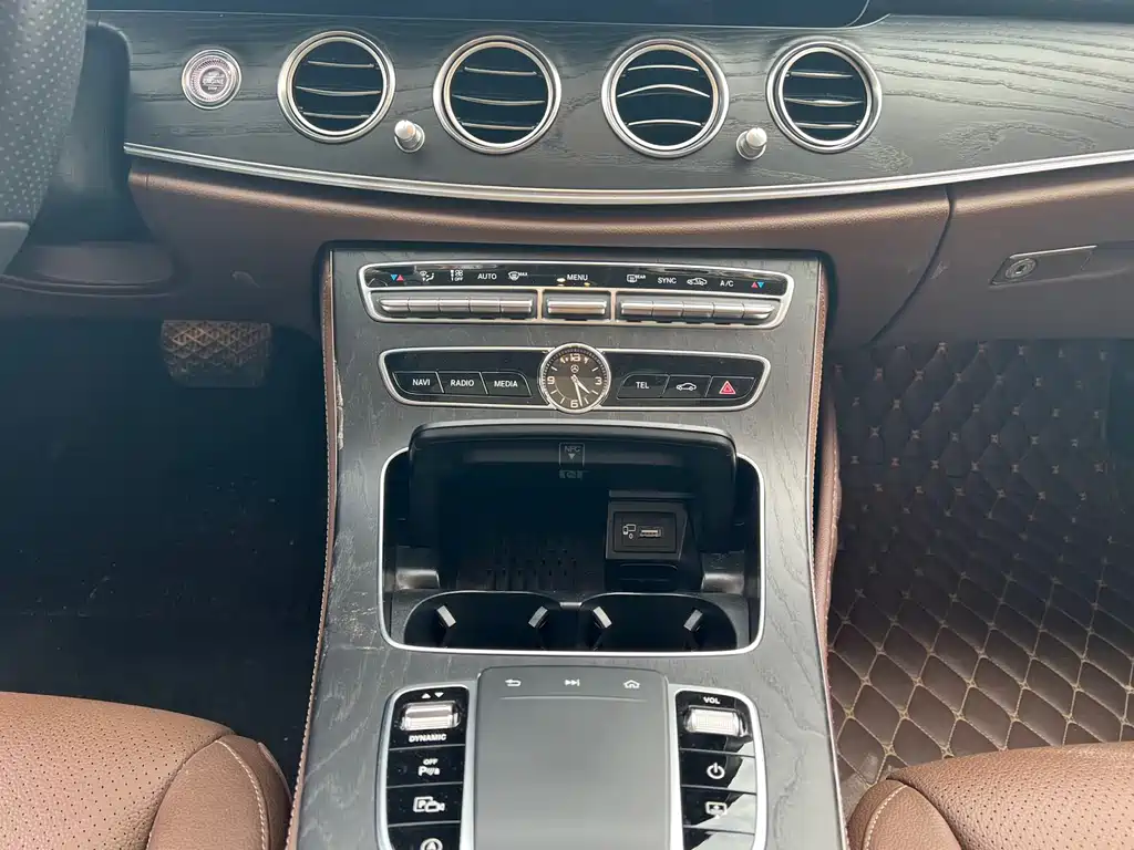 Mercedes-Benz E-Class 2020 — фото 15