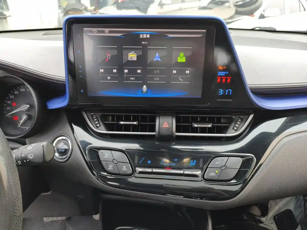 Toyota C-HR 2020 — фото 13