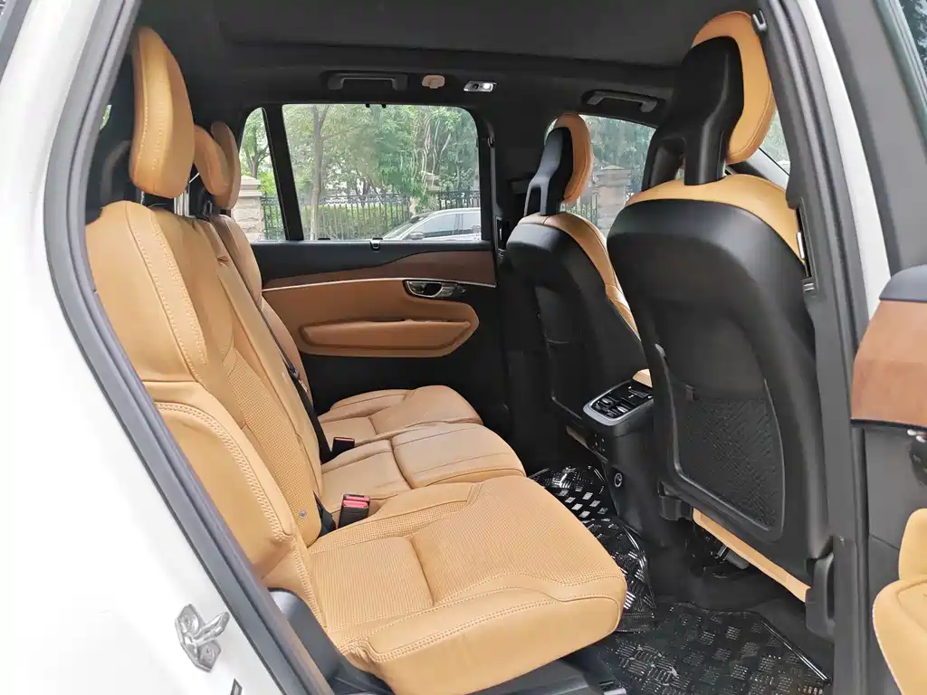 Volvo XC90 2016 — фото 11