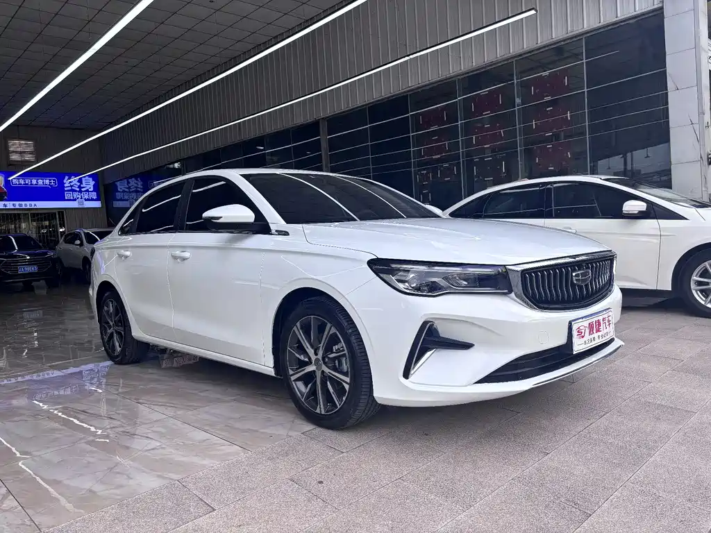 Geely Emgrand 2022