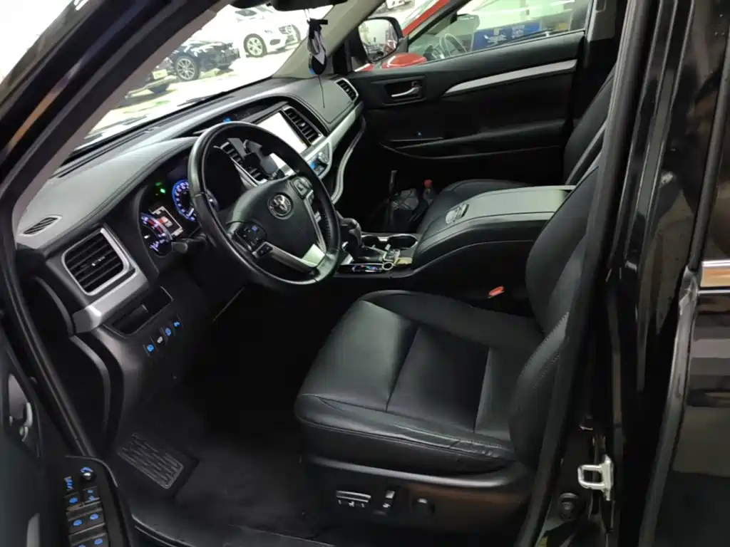 Toyota Highlander 2020 — фото 15