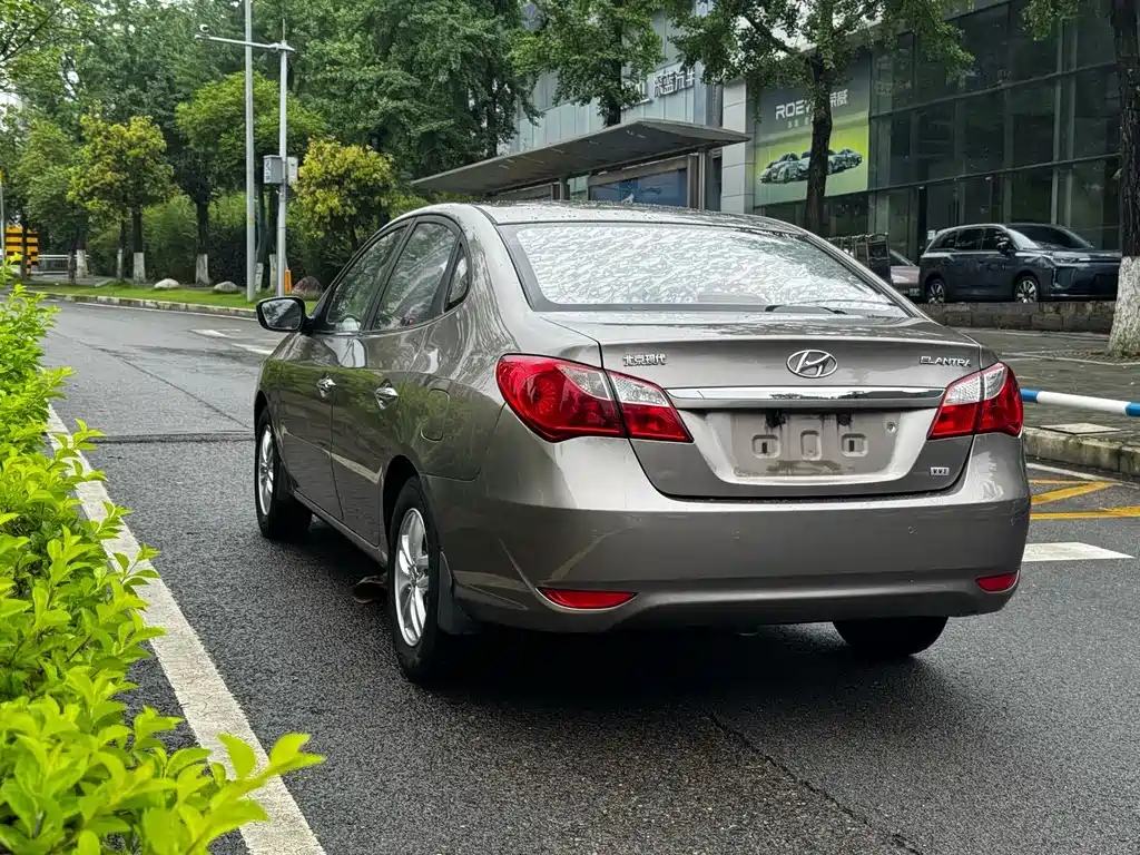 Hyundai Elantra 2015 — фото 22