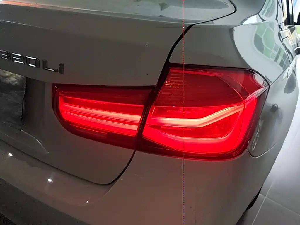 BMW 3 Series 2018 — фото 8