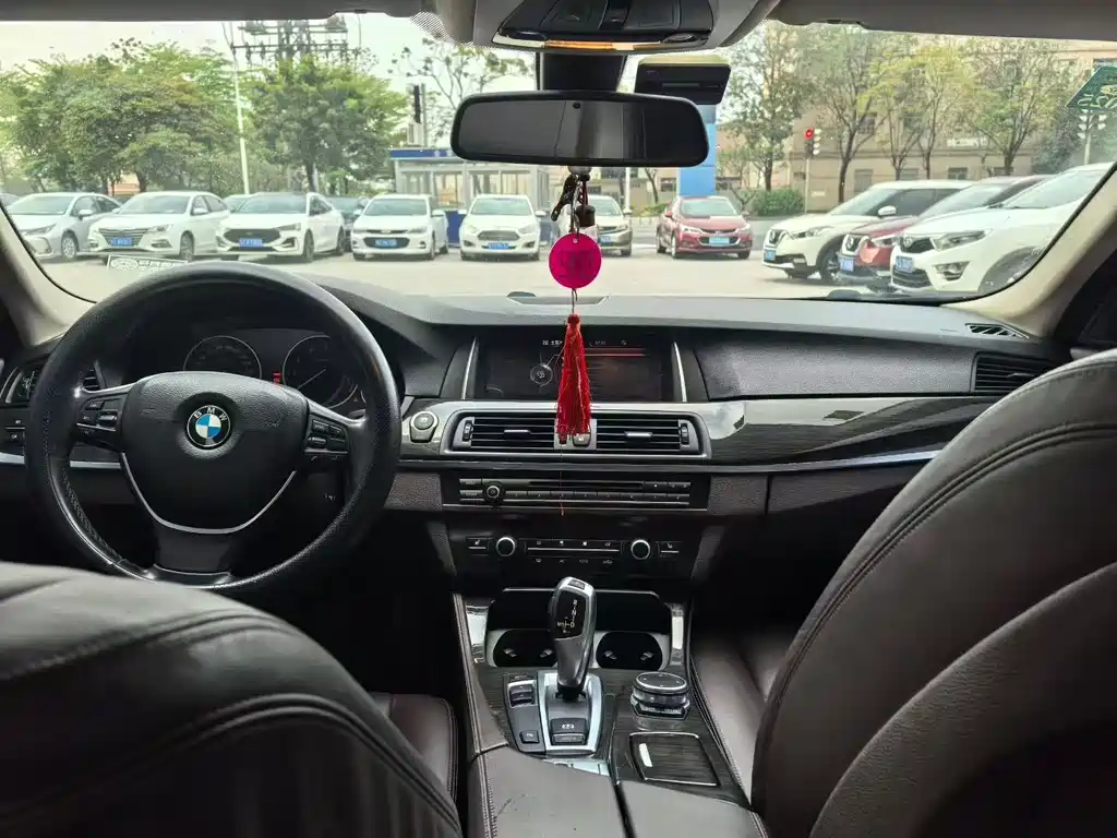 BMW 5 Series 2015 — фото 9