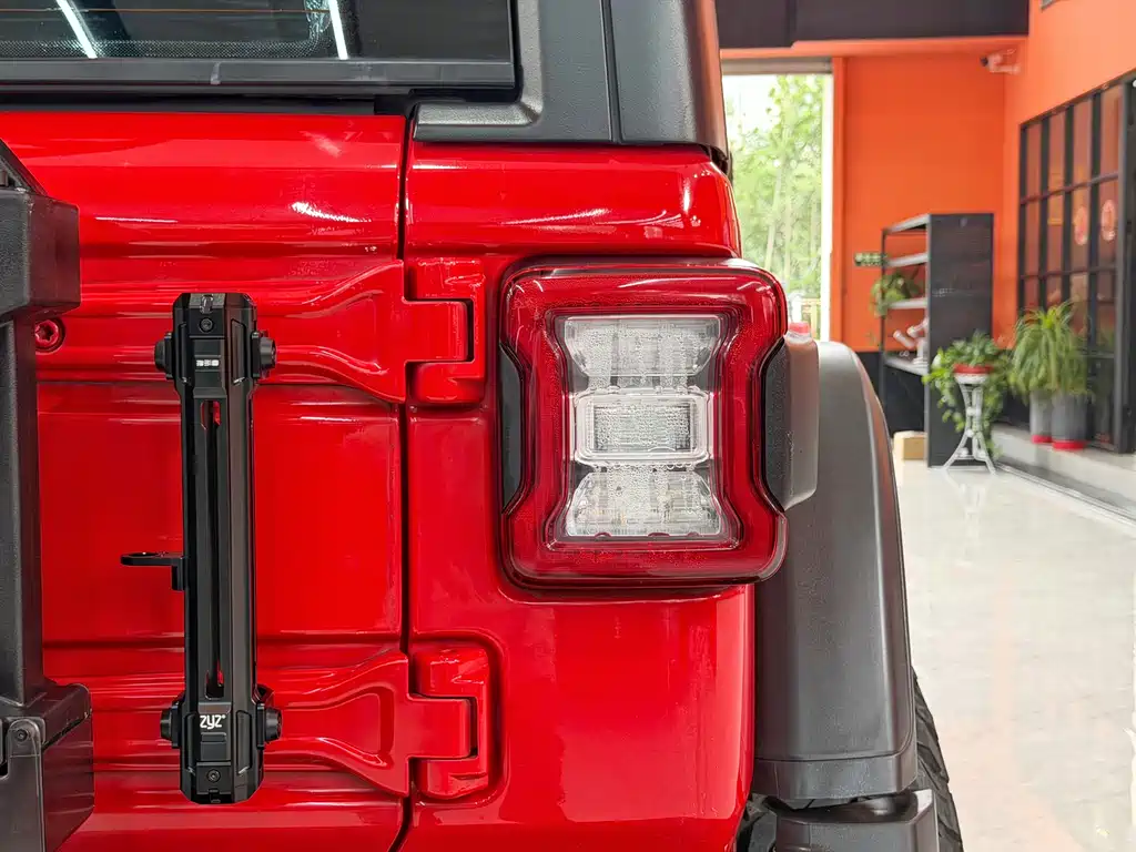 Jeep Wrangler 2020 — фото 8