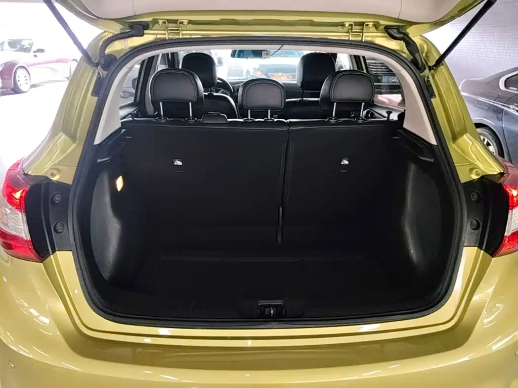 Nissan Tiida 2016 — фото 19
