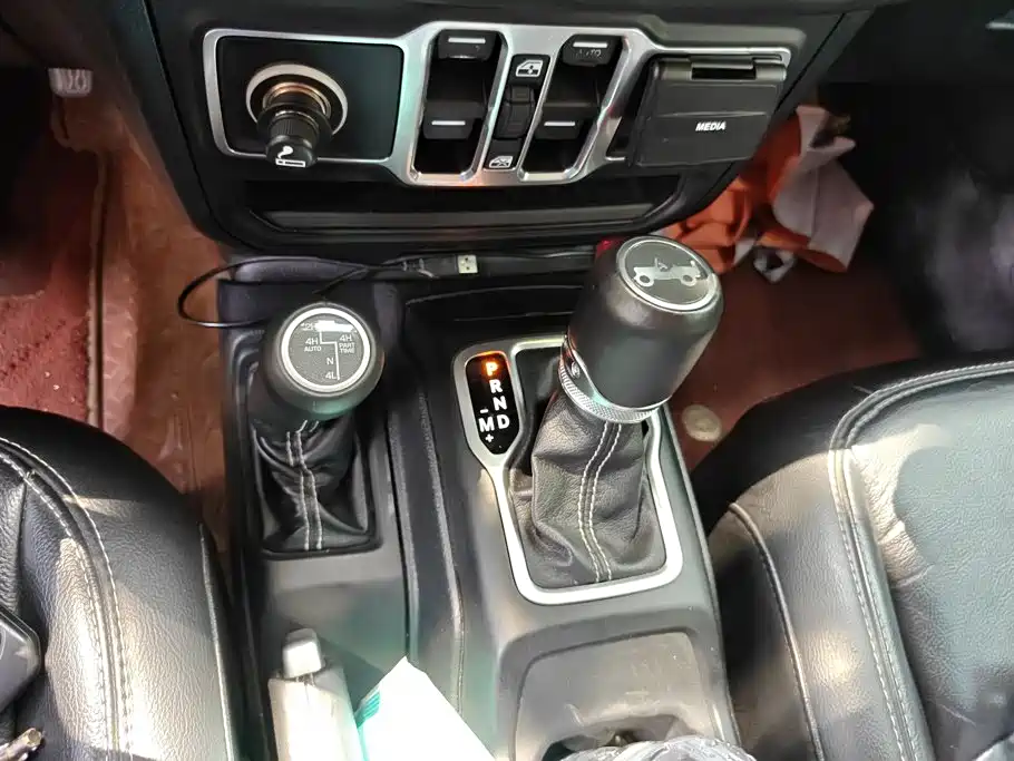 Jeep Wrangler 2018 — фото 16