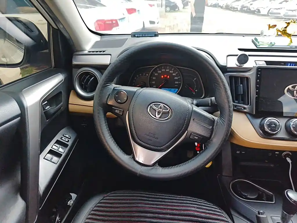 Toyota RAV4 2018 — фото 3