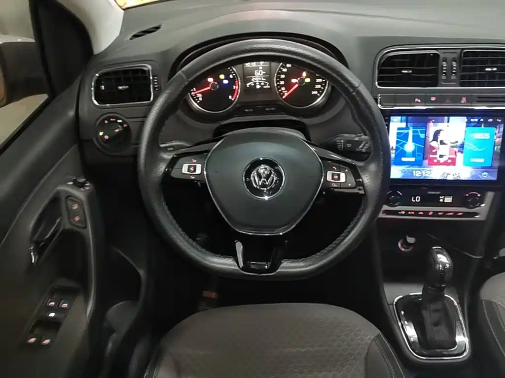 Volkswagen Polo 2017 — фото 11