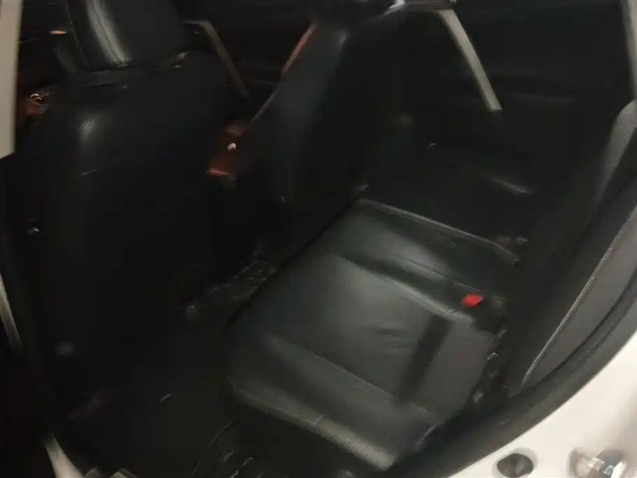 Toyota RAV4 2018 — фото 11