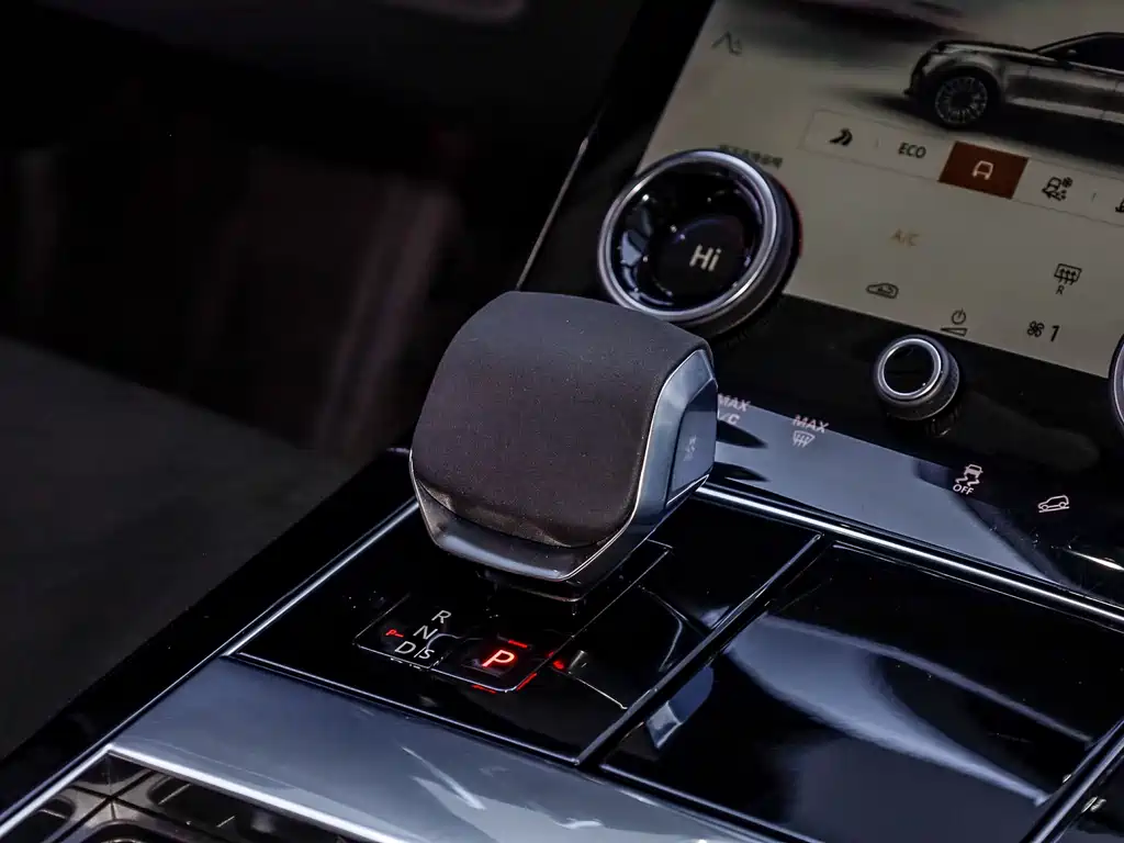 Land Rover Velar 2023 — фото 26