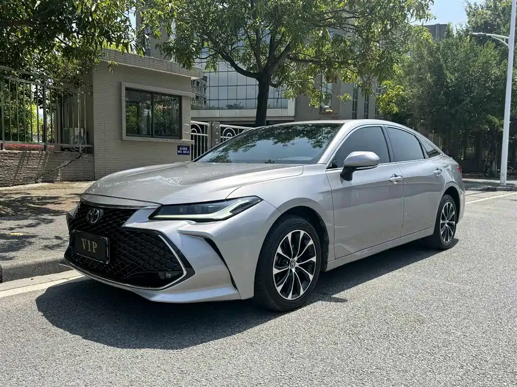 Toyota Avalon 2022 — фото 1