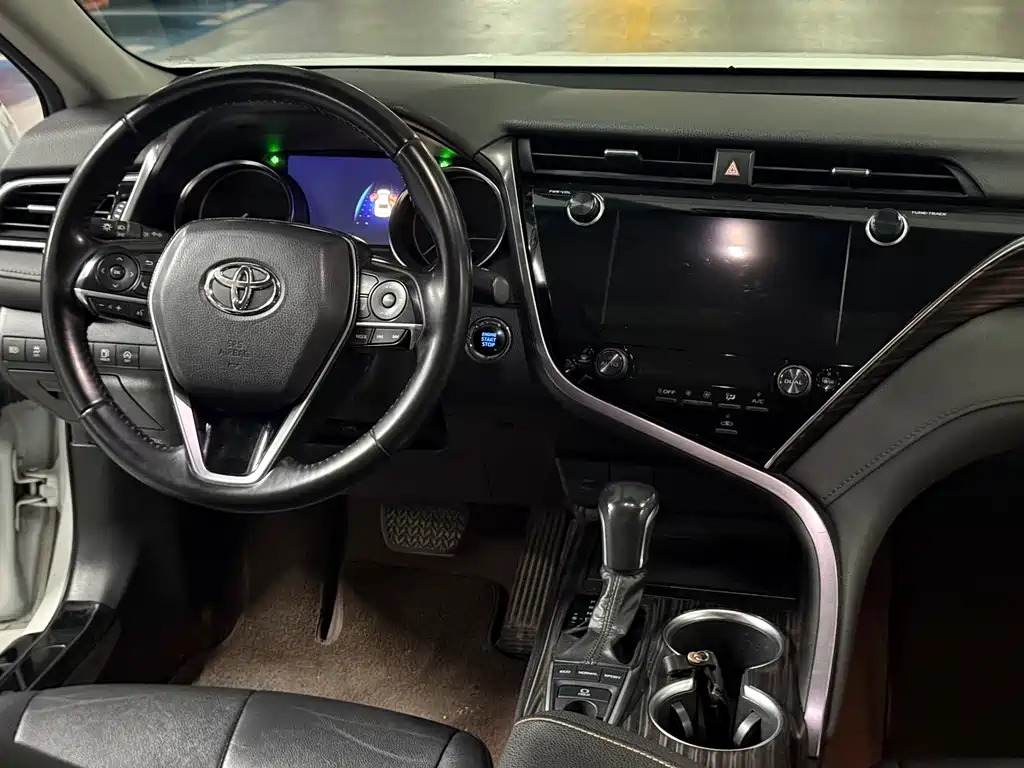 Toyota Camry 2020 — фото 7