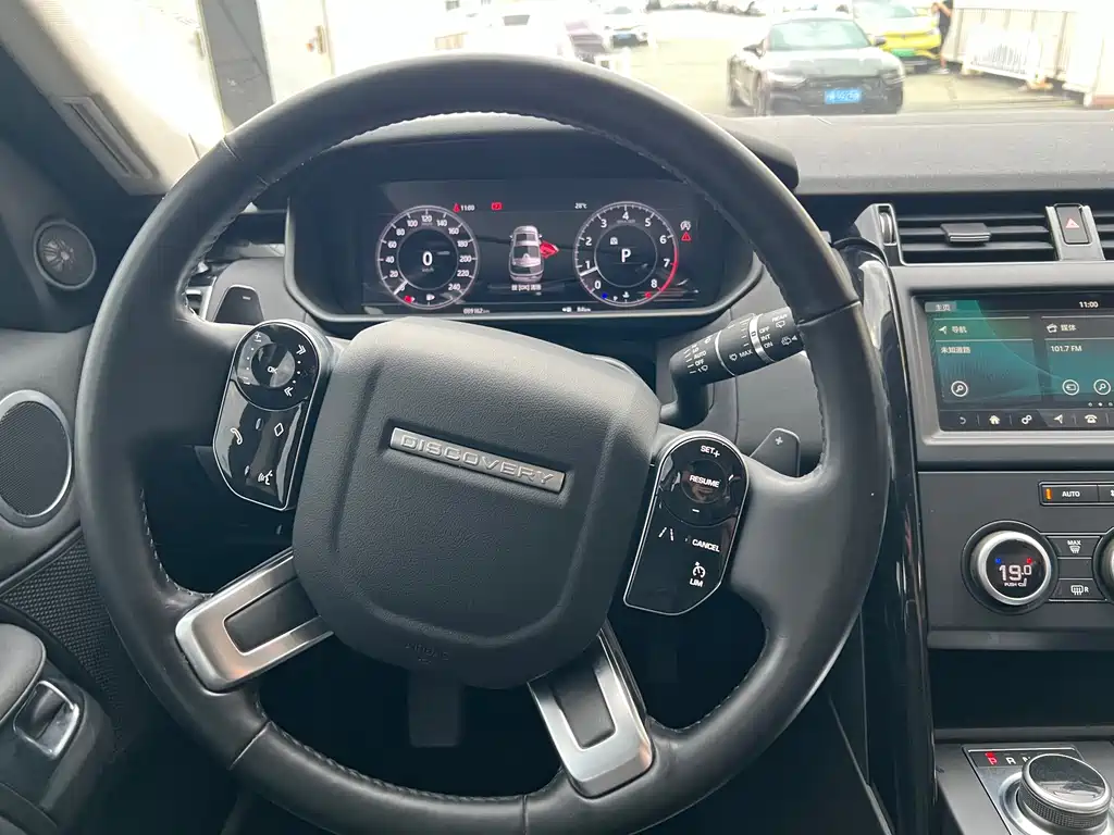 Land Rover Discovery 2020 — фото 12