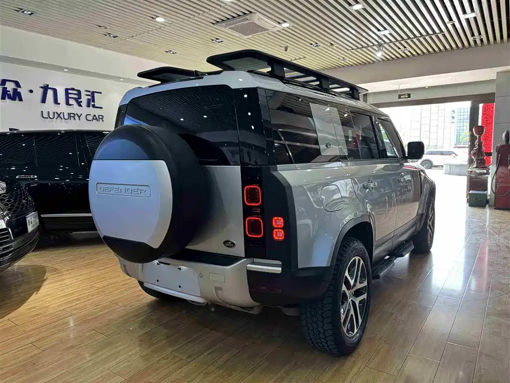 Land Rover Defender 2020 — фото 18