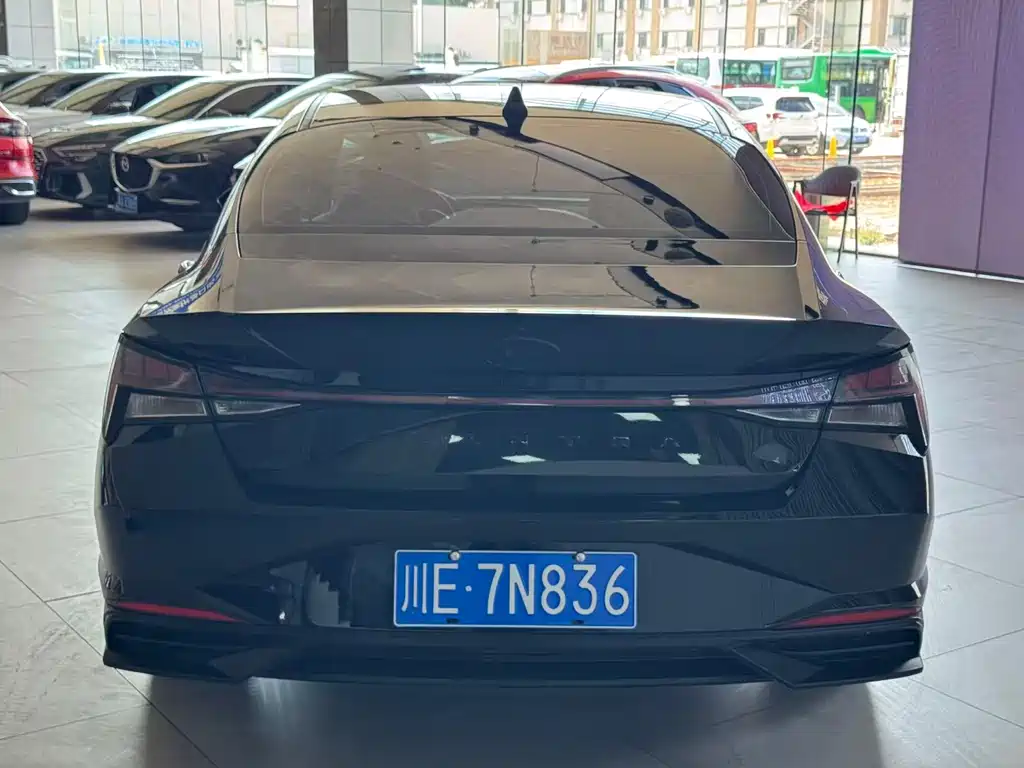 Hyundai Elantra 2022