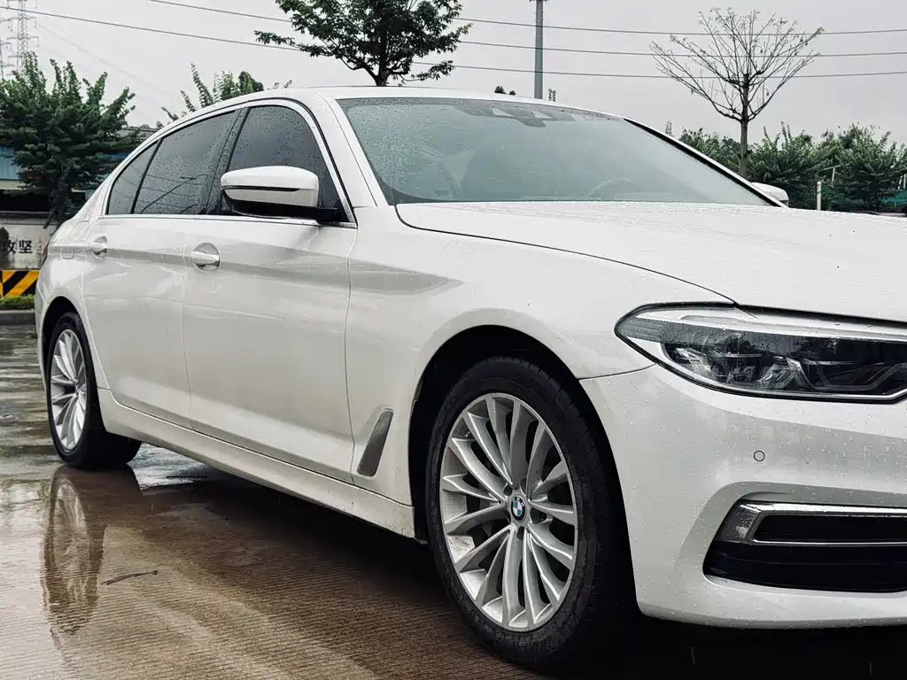 BMW 5 Series New Energy 2019 — фото 15